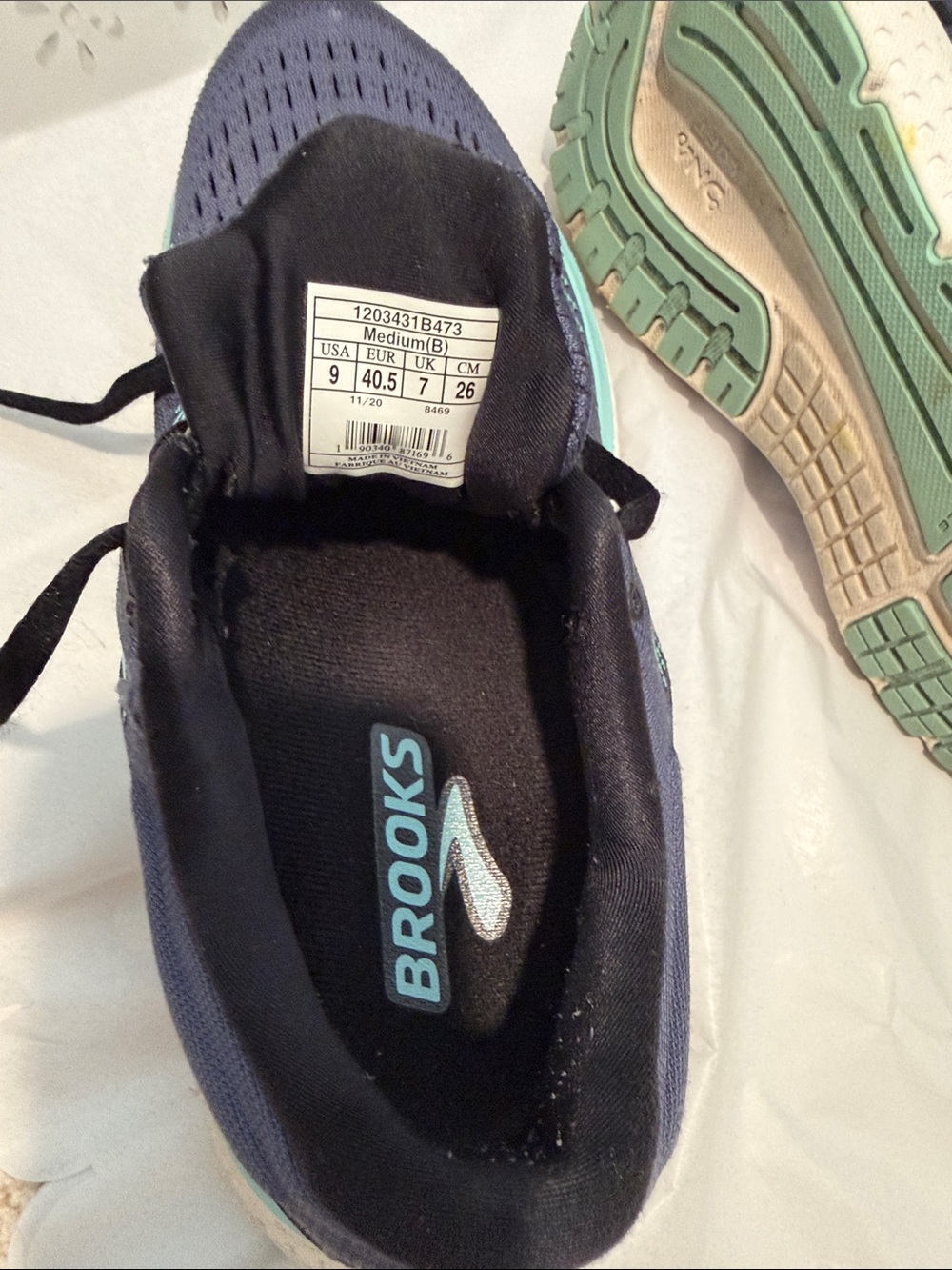 Brooks Women’s deep Blue and aqua Running Sneakers - Picture 3 of 9